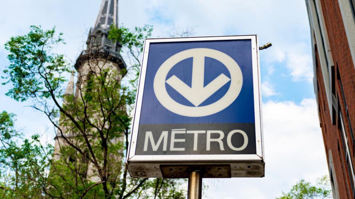 Enseigne du métro de Montréal.