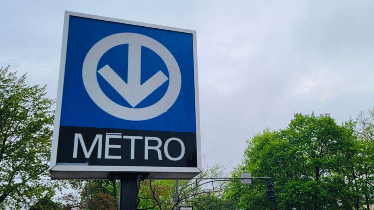 Enseigne du métro de Montréal.