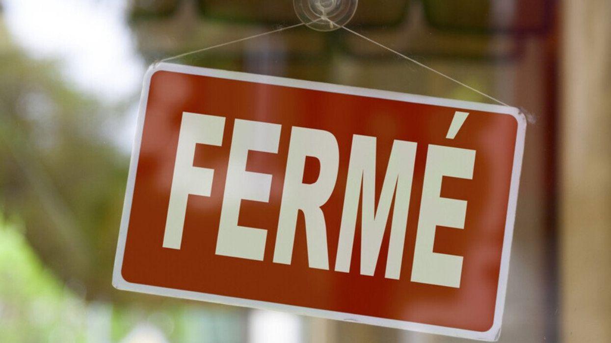 Enseigne fermé.