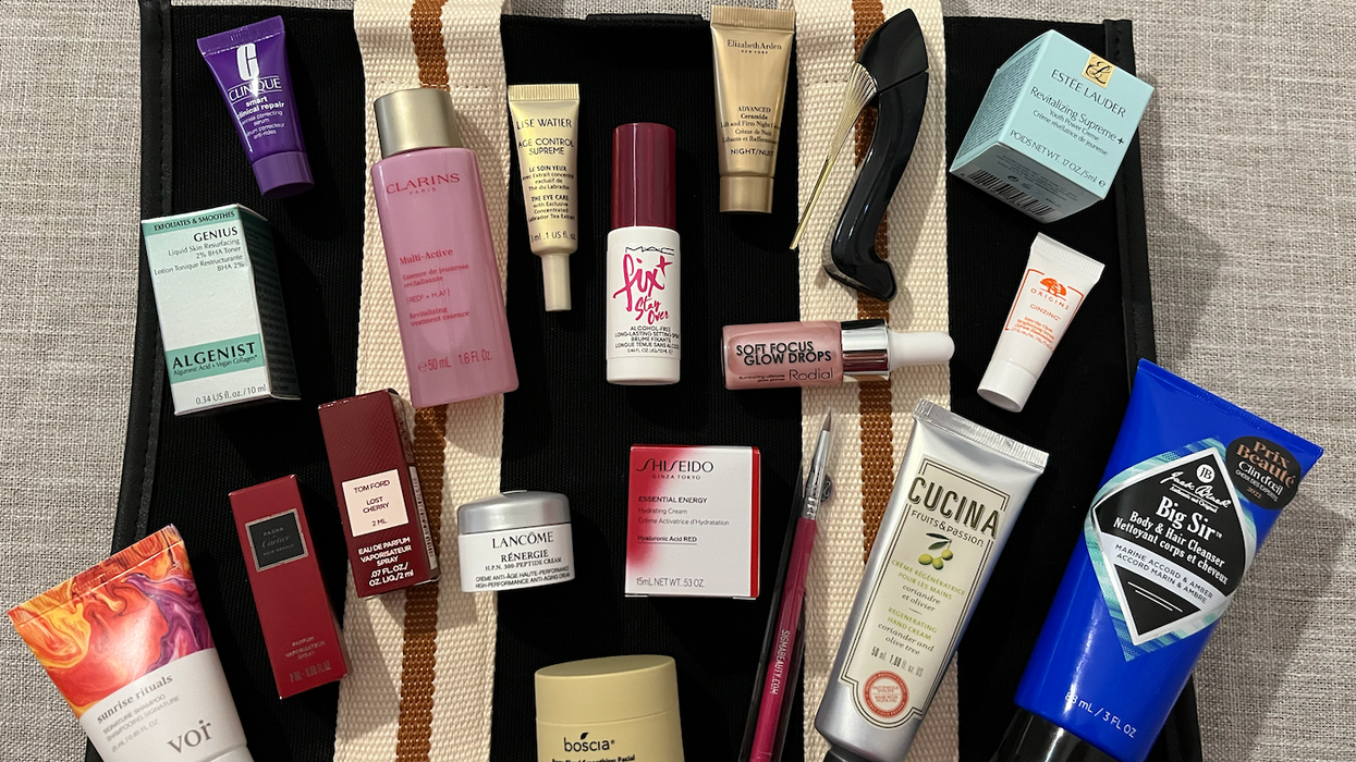 Ensemble de 20 produits de beauté et parfums avec fourre-tout.