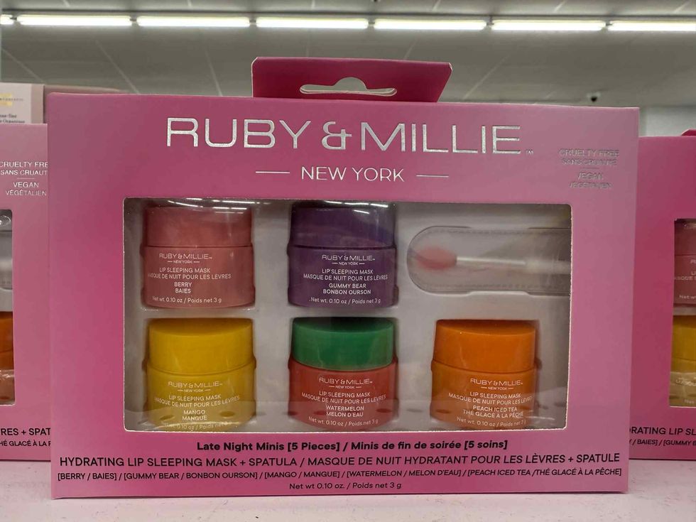 Ensemble de 5 masques de nuit hydratants pour les l\u00e8vres de la marque Ruby & Millie.