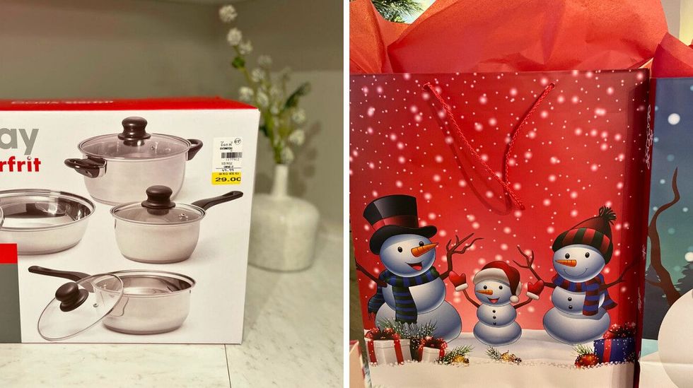 Ensemble de casseroles sur un comptoir de cuisine. Droite : Ensemble de casseroles envelopp\u00e9 dans un sac aux motifs festifs.