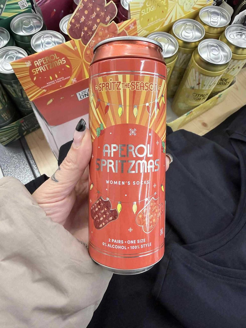 Ensemble de chaussettes pour femmes \u00e0 motif de cocktail en vente au Tigre G\u00e9ant pour 7 $.