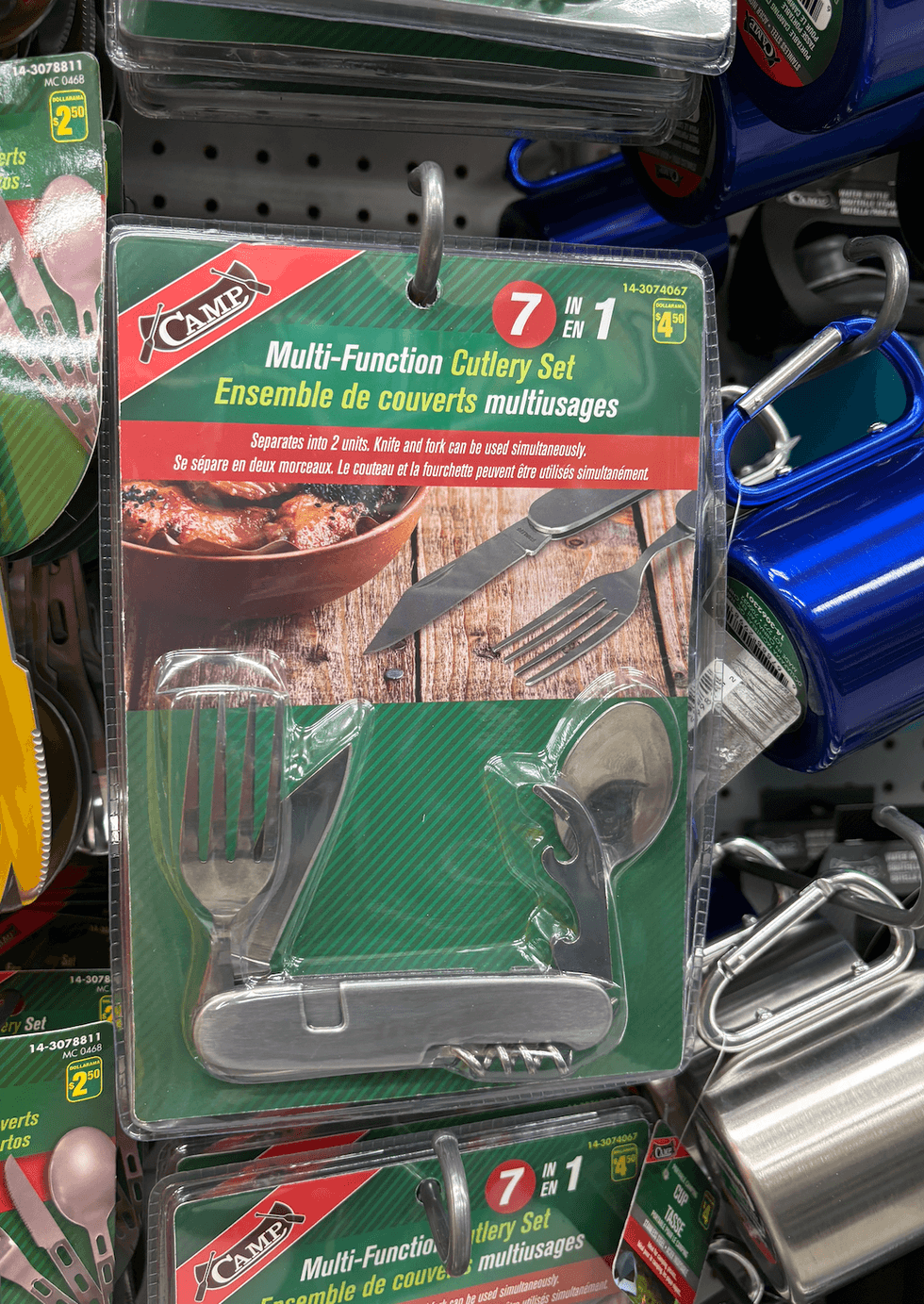 Ensemble de couverts multiusages sur les \u00e9tag\u00e8res du Dollarama.
