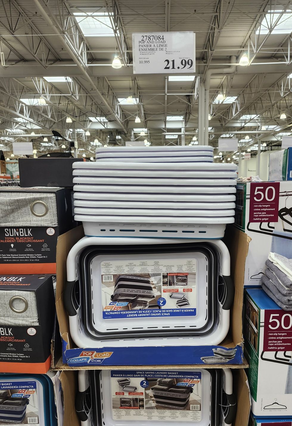 Ensemble de deux paniers \u00e0 linge pliants de la marque Pop and Load.