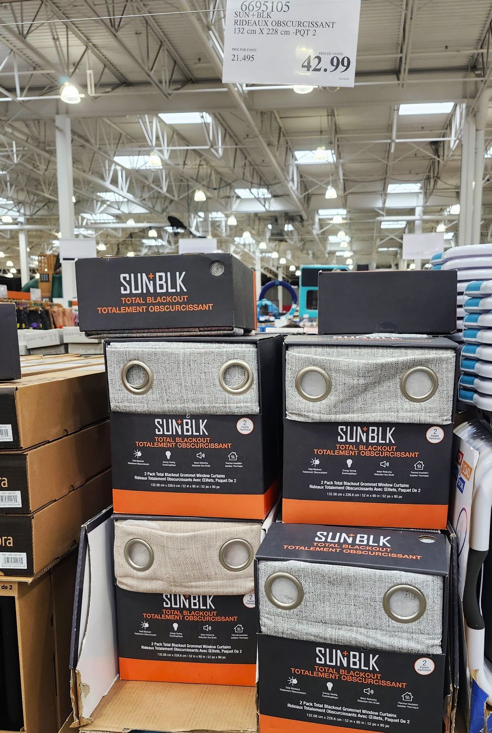 Ensemble de deux panneaux de rideaux de la marque Sunblk.