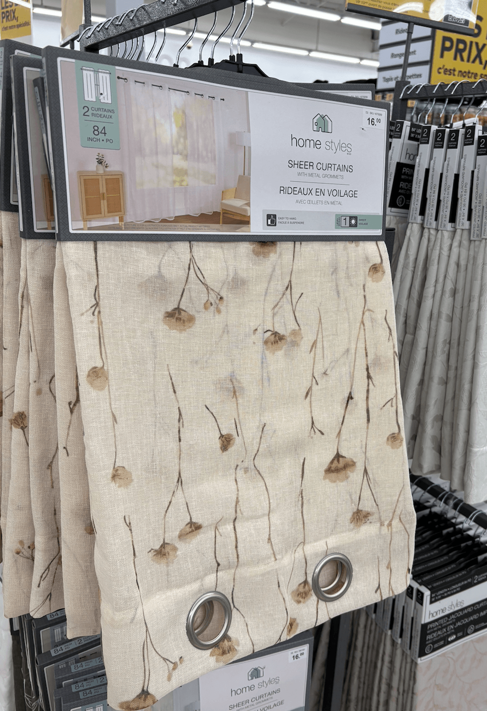 Ensemble de deux rideaux en voilage Home Styles de 84 po avec motif de fleurs s\u00e9ch\u00e9es et \u0153illets en m\u00e9tal chez Tigre G\u00e9ant.