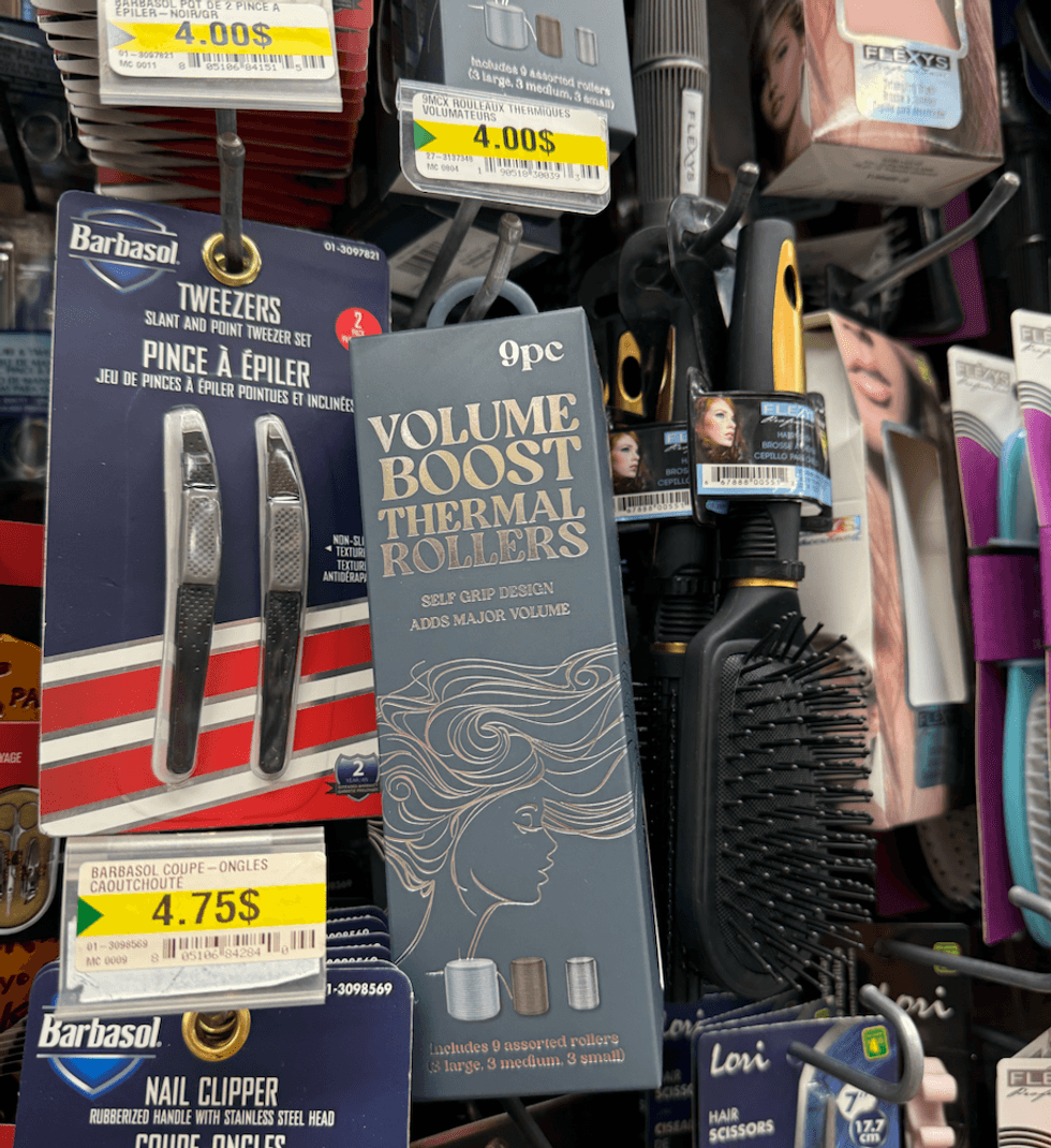 Ensemble de neuf rouleaux thermiques autoagrippants pour les cheveux vendu au Dollarama.