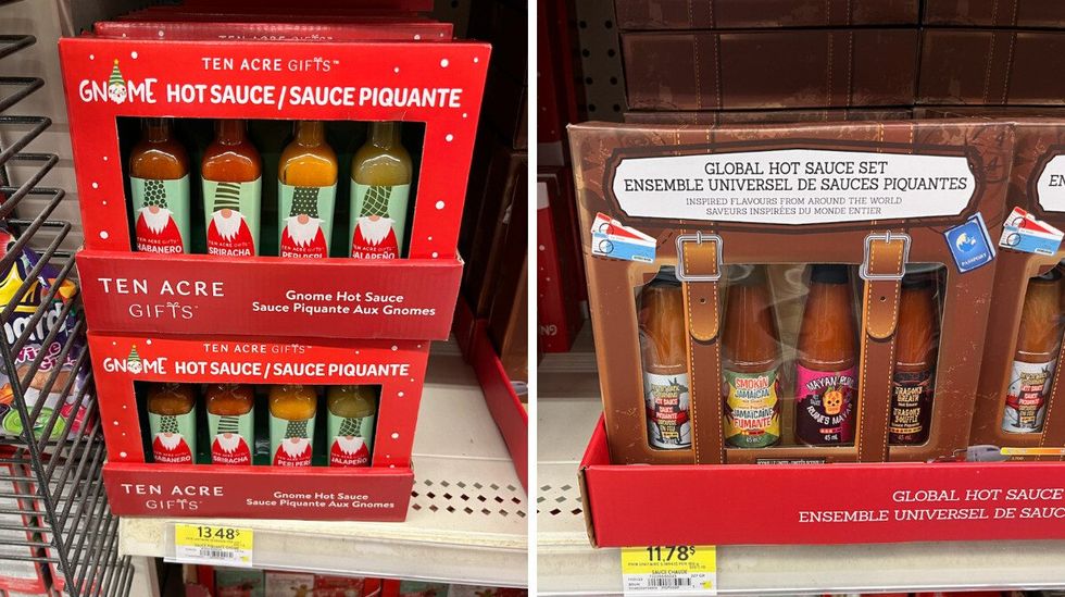 Ensemble de quatre sauce piquante sur une tablette. Droite: Ensemble de quatre sauce piquante sur une tablette.