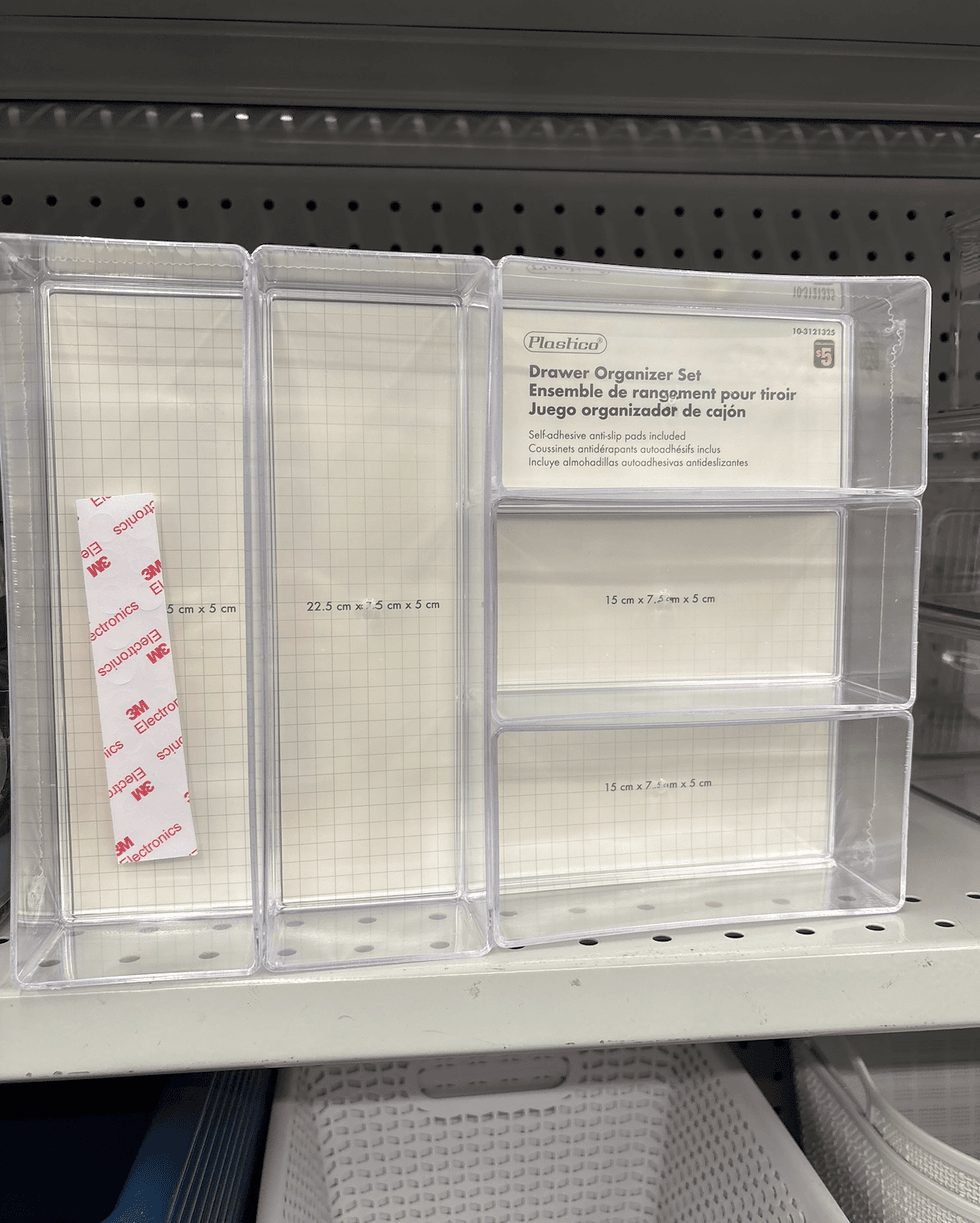 Ensemble de rangement pour tiroir sur les tablettes du Dollarama.