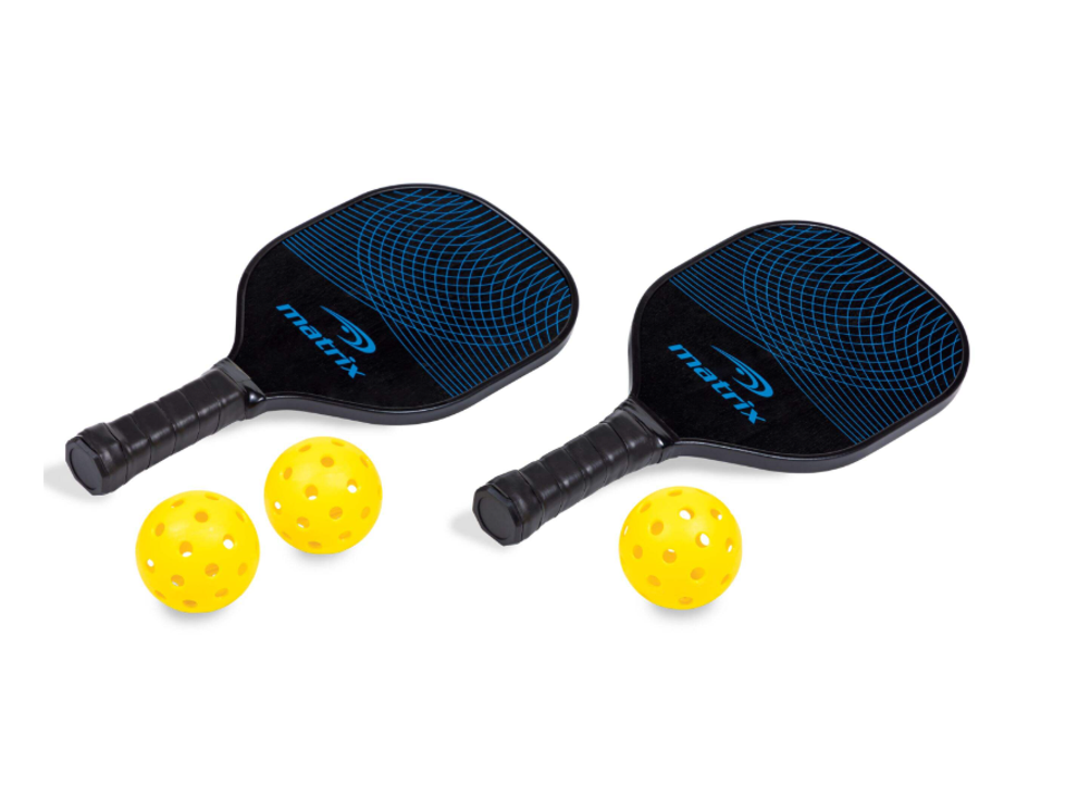 Ensemble de raquettes et balles de tennis l\u00e9ger de la marque Matrix sur le site du Canadian Tire.