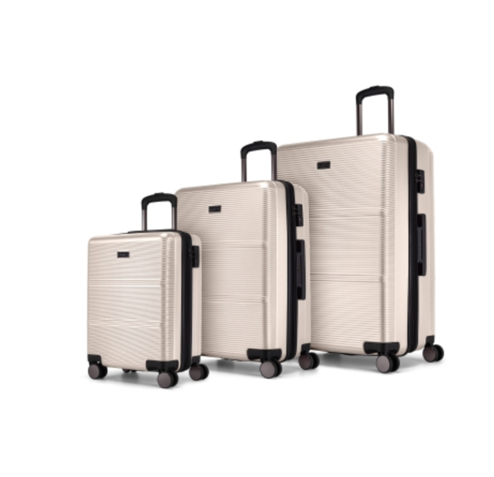 Ensemble de trois valises rigides Bugatti.