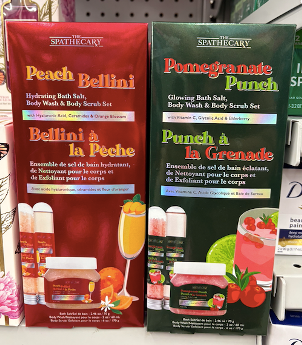Ensembles de produits pour le bain aux parfums fruit\u00e9s.