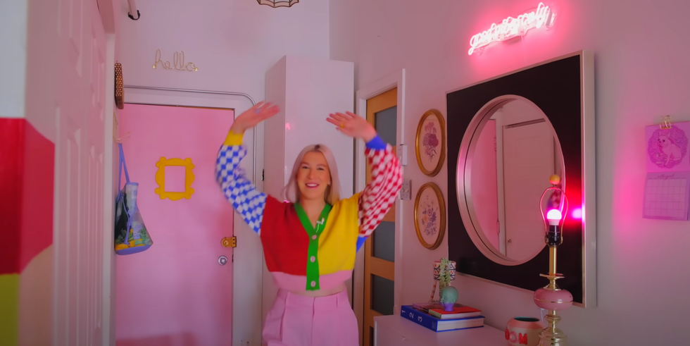 Entr\u00e9e de l'appartement de Marianne Plaisance.