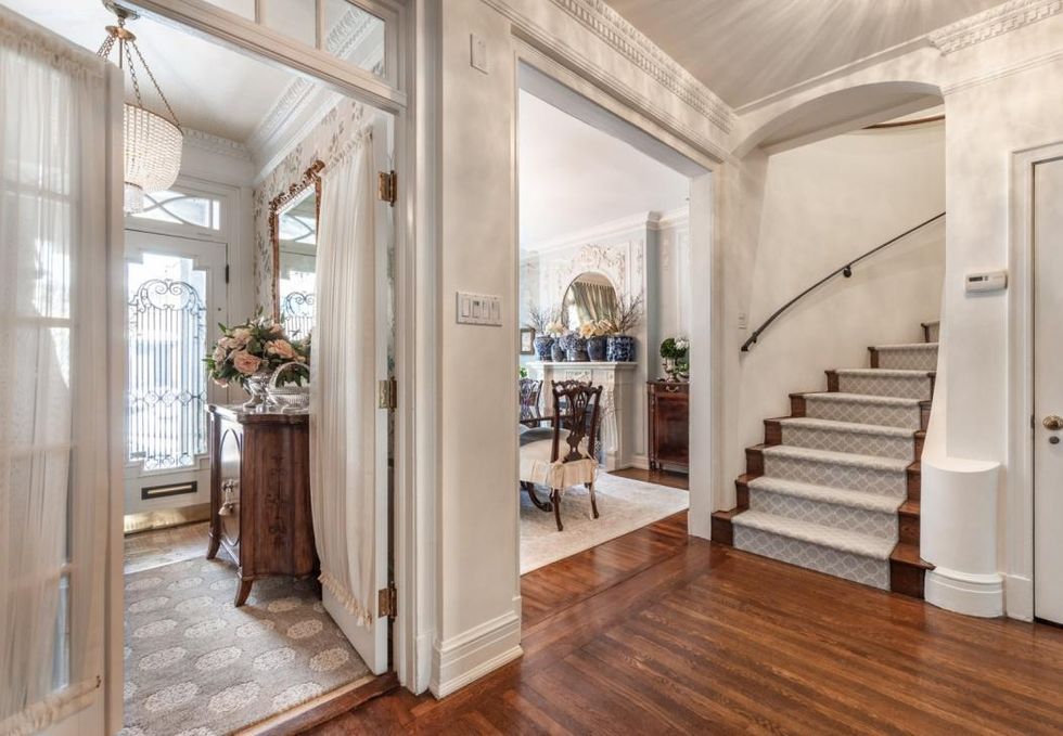 Entr\u00e9e principale de la maison.