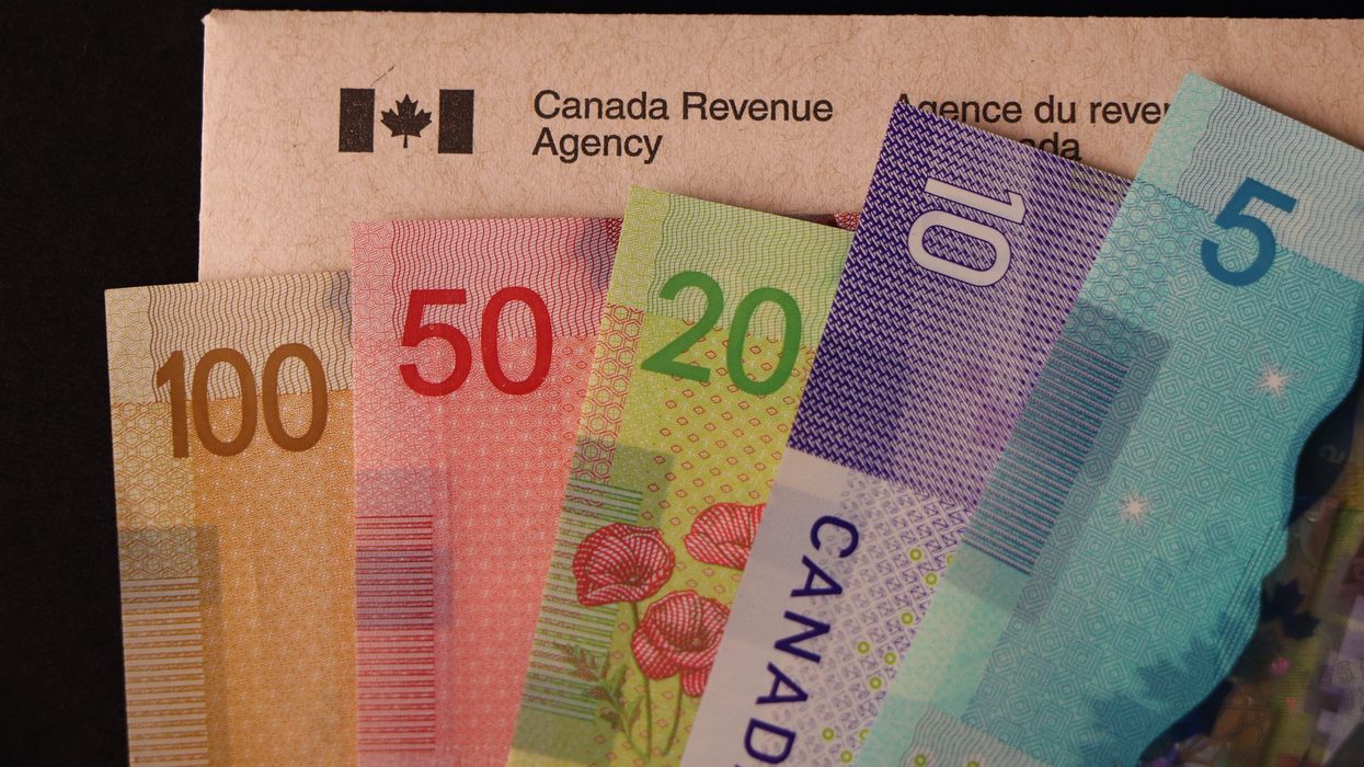 Enveloppe de l'Agence du revenu du Canada et de l'argent.