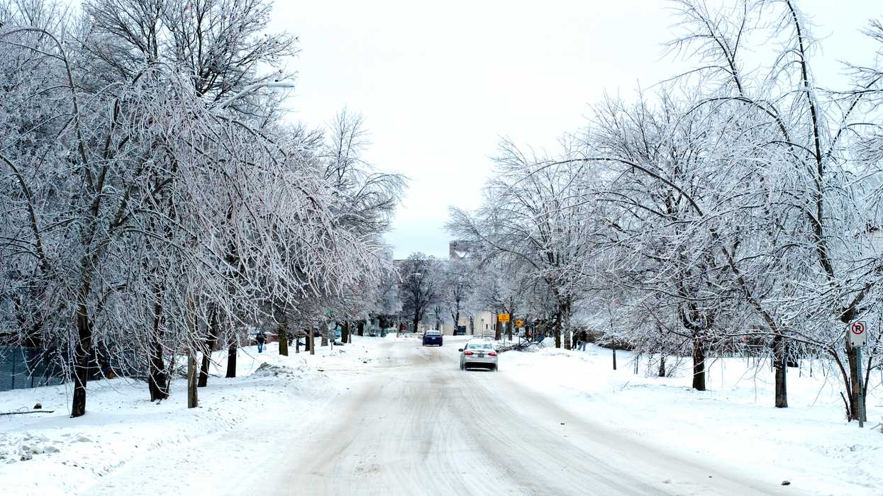 Environment Canada Is Warning Ontarians Of Snow, Freezing Rain & Awful Travel Today