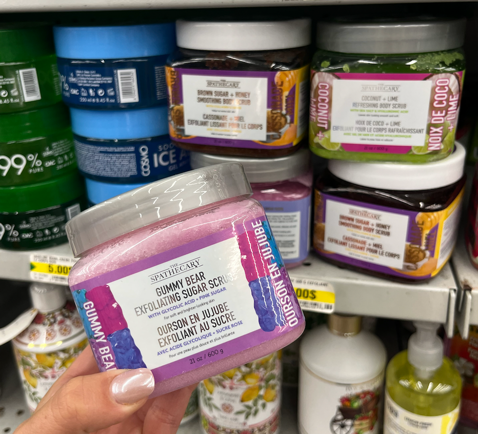 Exfoliant au sucre sur les tablettes du Dollarama.