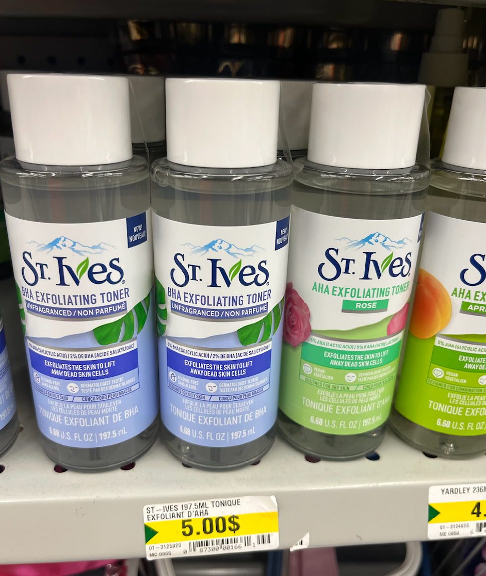 Exfoliant BHA ou AHA de St.Ives sur les tablettes au Dollarama.
