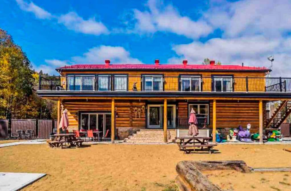 Ext\u00e9rieur du resort priv\u00e9.