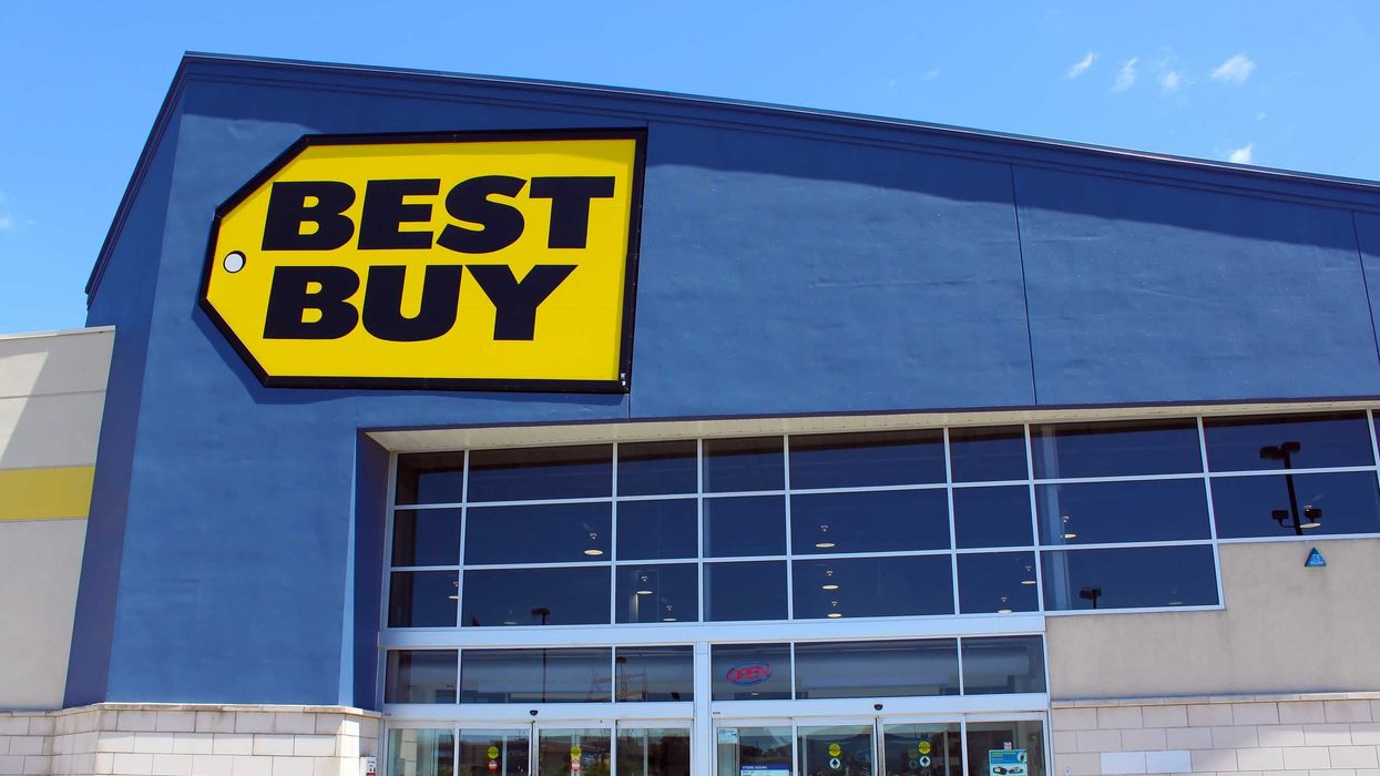 exterior of best buy store in canada