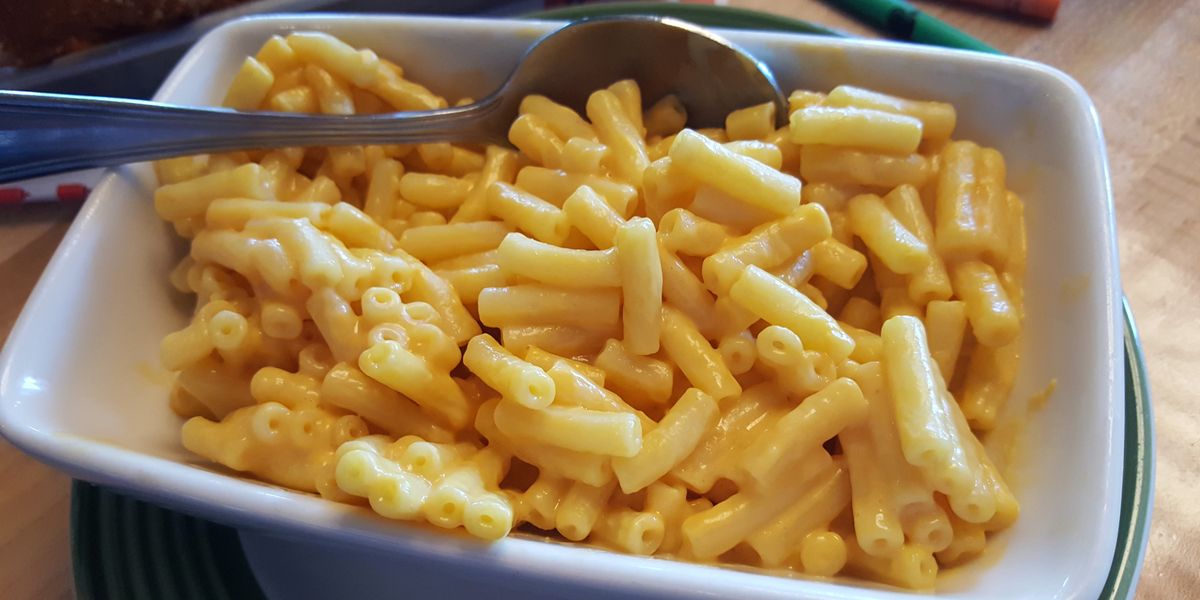 How To Eat Mac & Cheese A New Survey Shows The True Canadian Way Narcity