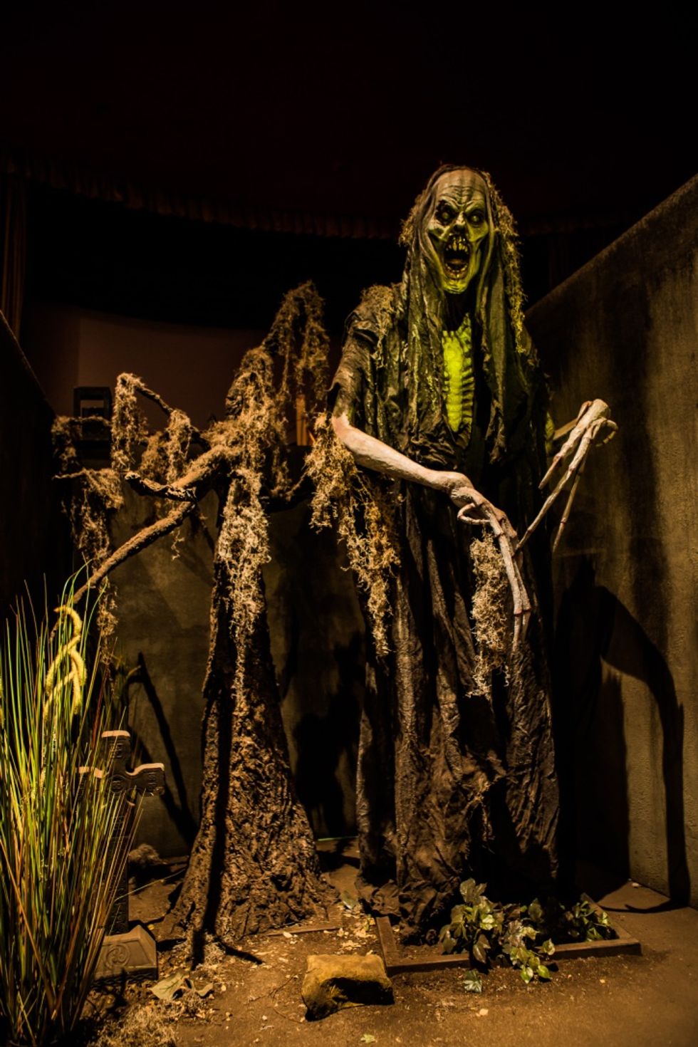 Deadmonton Haunted House In Edmonton Will Freak You Out This Fall Narcity