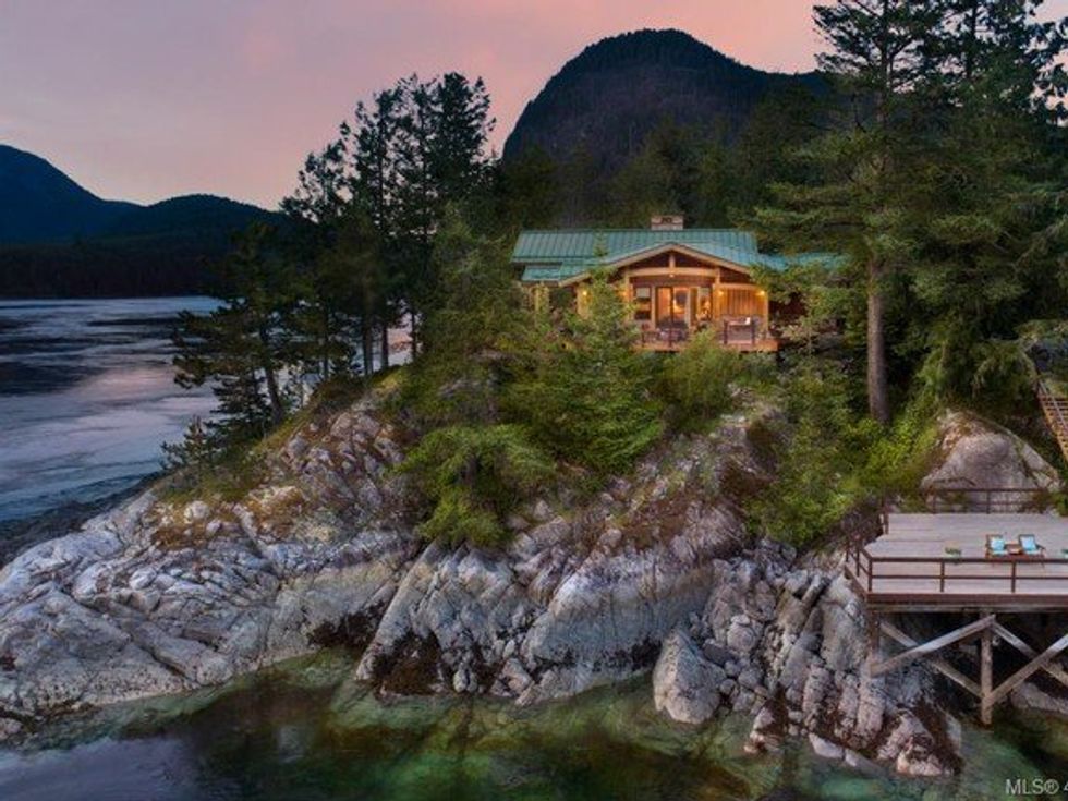 7 Insane And Unique BC Homes for Sale Right Now (PHOTOS) Narcity