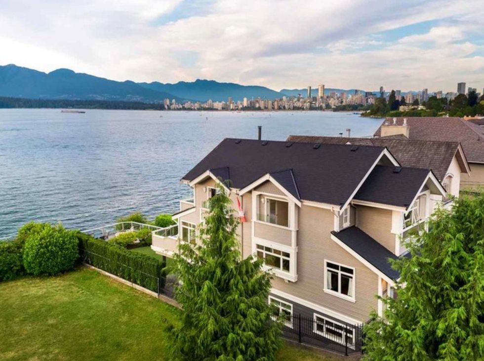 7 Waterfront Properties In Canada For Sale That Are Absolutely Perfect