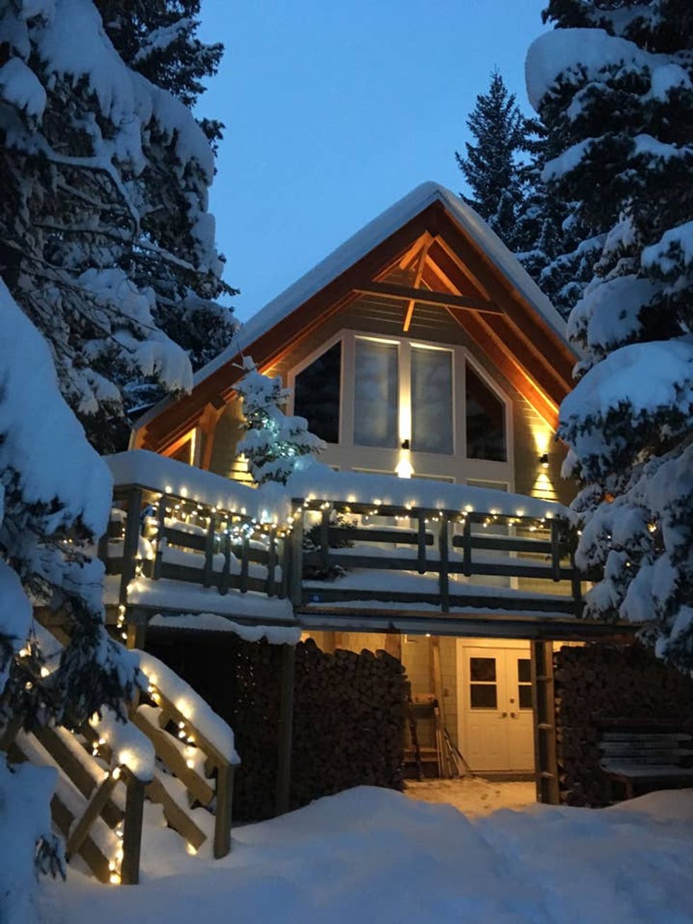 12 Cheap Cabin Rentals In Alberta For You & Your BFFs This Winter Narcity