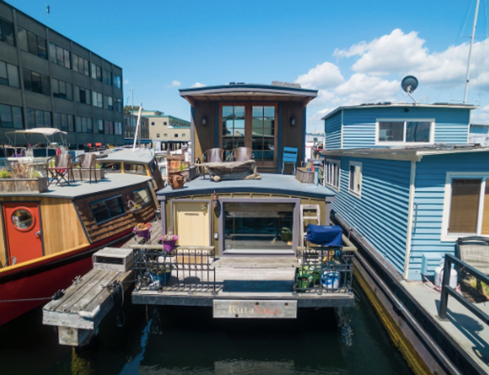 6 Unique Houses To Rent Near Vancouver That Float On The Water Narcity