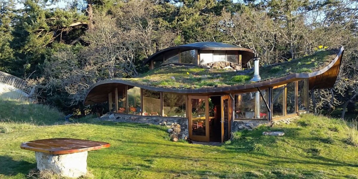 Hobbit House Rental In BC Will Make You Feel Like You're In Lord Of The