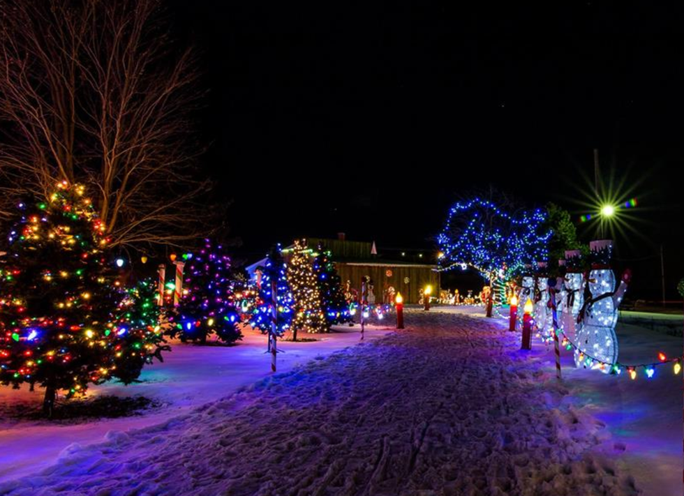 Le Monde Magique de Noël et ses 100 000 lumières sont ouverts pour 2019 Narcity