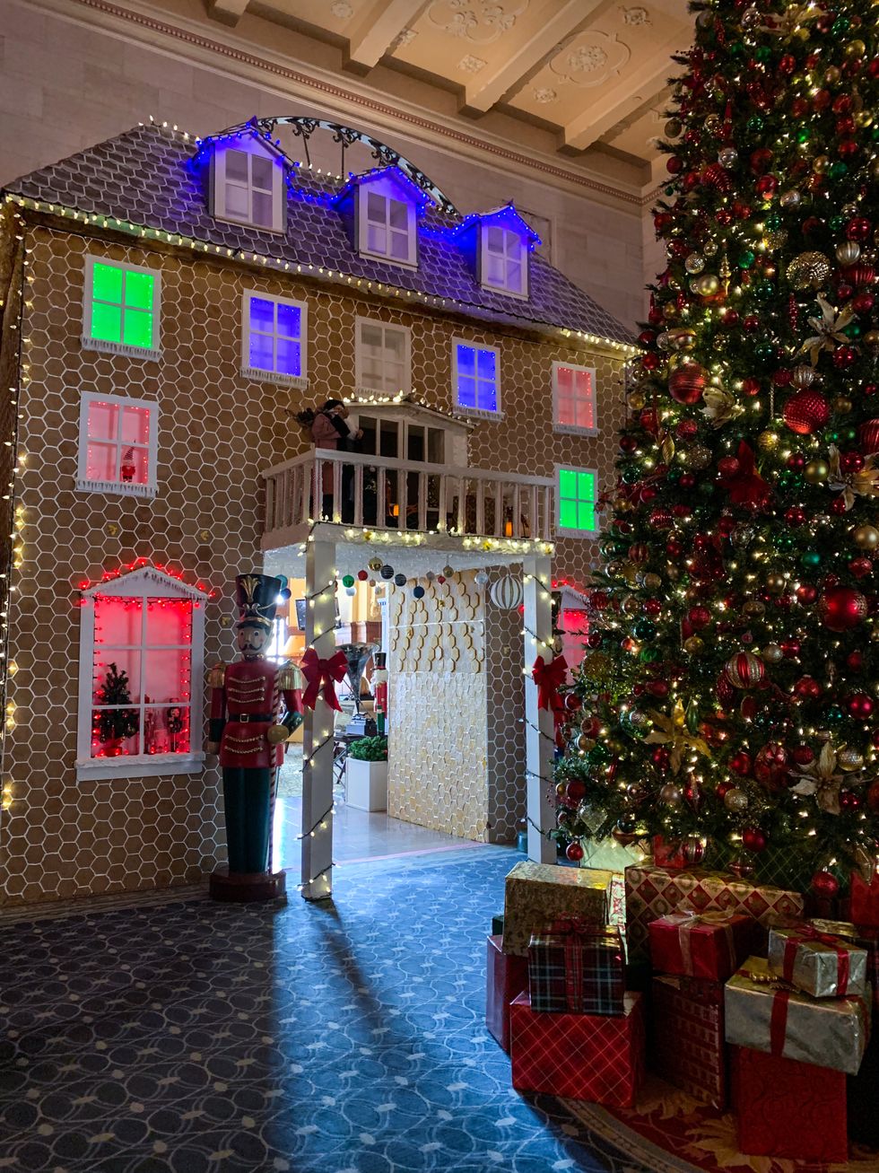 Canada's Biggest Gingerbread House Is Now In Edmonton & It's WOW