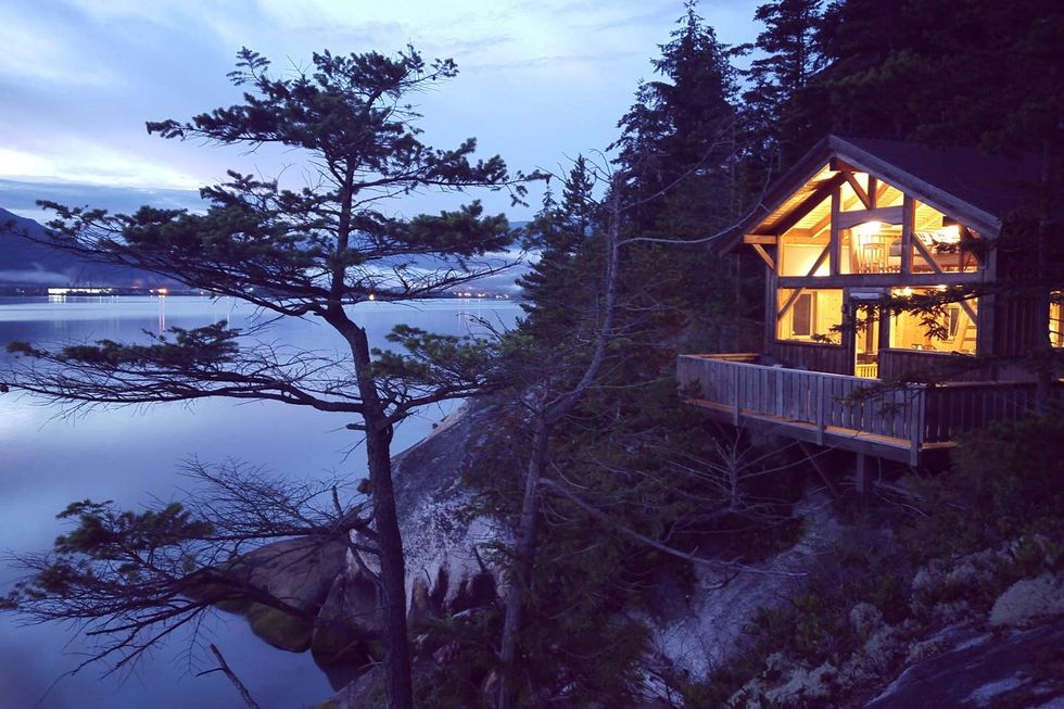 9 BC Airbnb Cabins Perfect For A Last Minute Winter Getaway Narcity