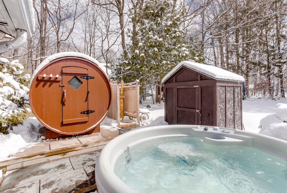 Ontario's Airbnb Hot Tub Spots Are Perfect For People Who Hate The Cold Narcity