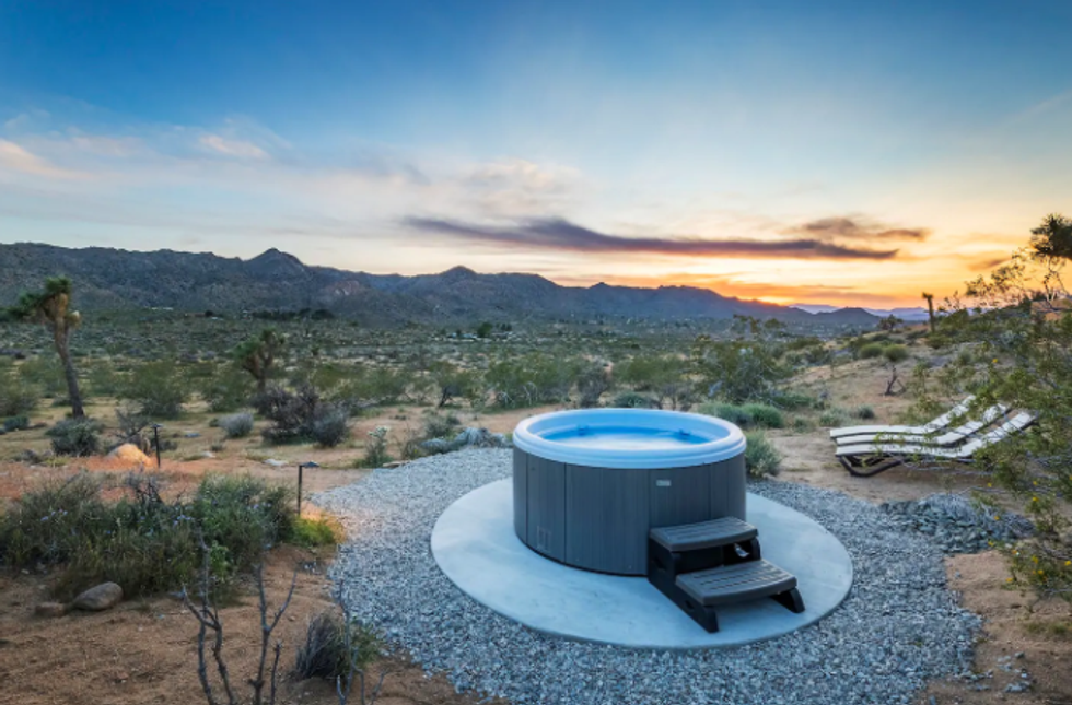 This Unique Airbnb In California Comes With A Huge Hot Tub & Endless
