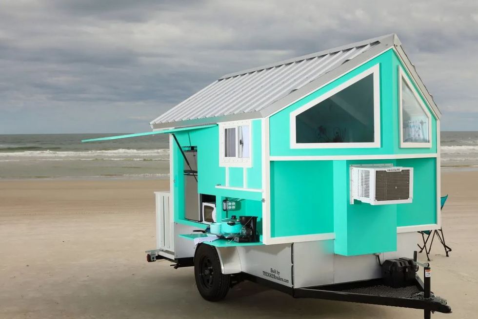 Tiny Beach Home For Sale In Florida Is The Ultimate Mobile House Narcity