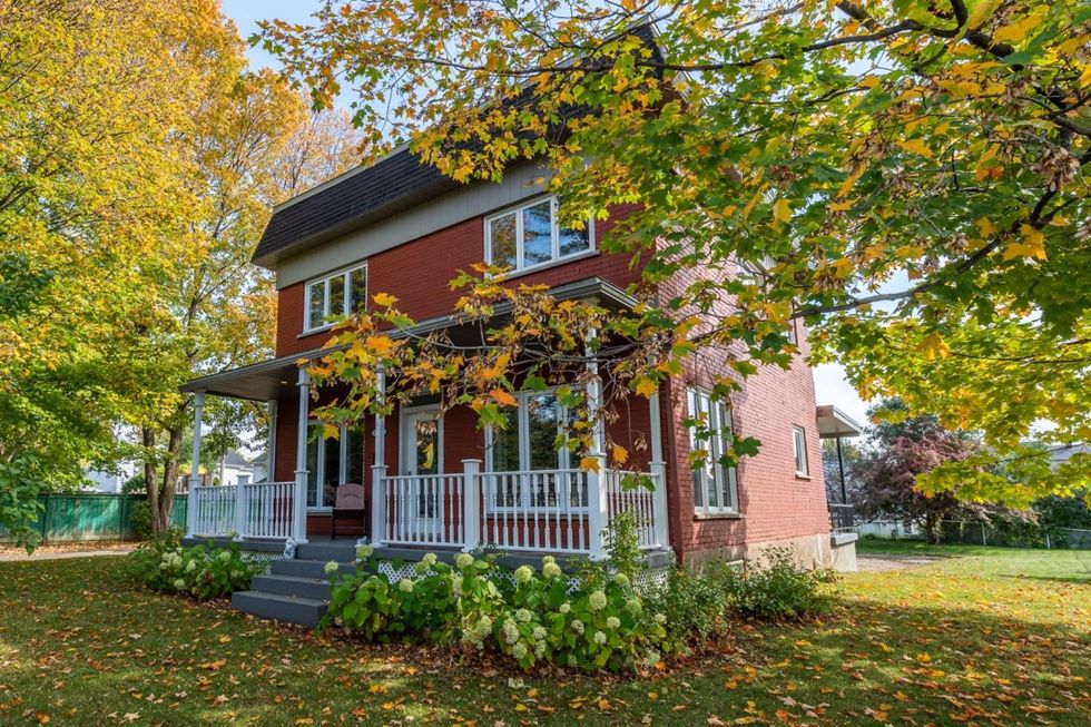 Maison à vendre à Laval Voici de quoi on l'air les maison d'environ