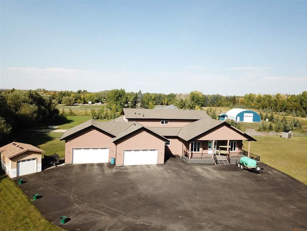 9 Alberta Mansions For Sale That Are So Country Shania Twain Could Live