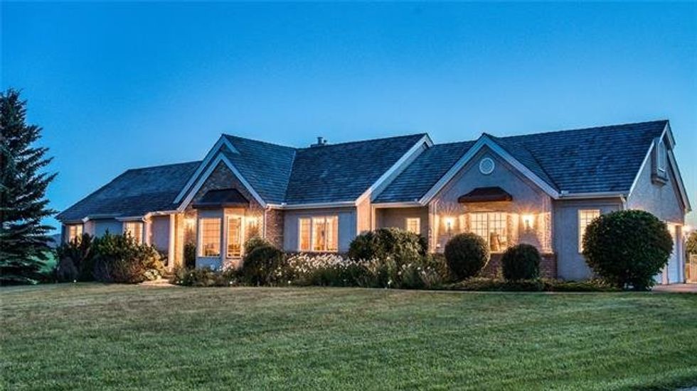 Mansions With Indoor Pools In Canada Are Stunning & You Don't Have To