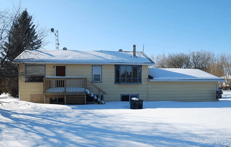 The Cheapest Houses In Canada Are Actually Super Rustic & Charming