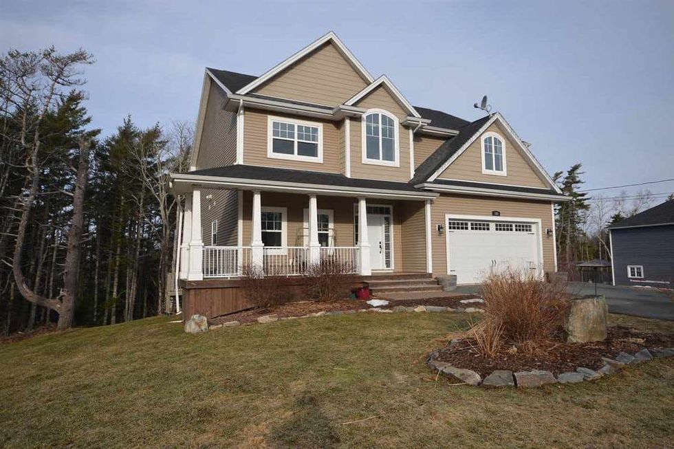 Houses For Sale In Canada That Are Less Than 500K Can Still Be Huge