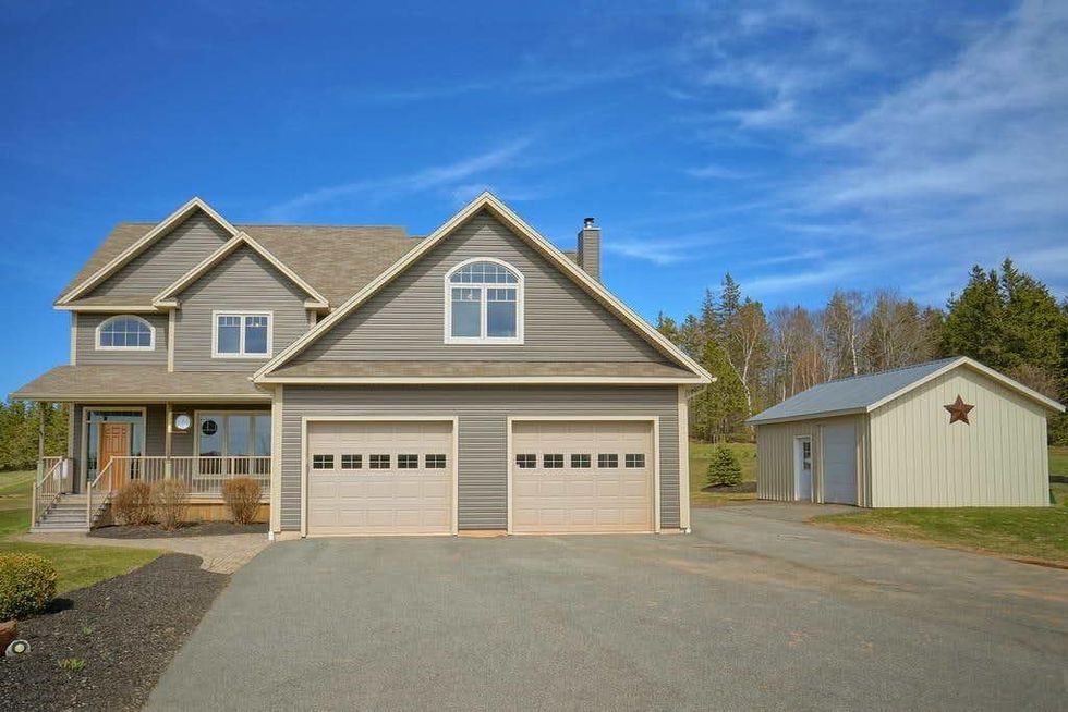 Houses For Sale In Canada That Are Less Than 500K Can Still Be Huge