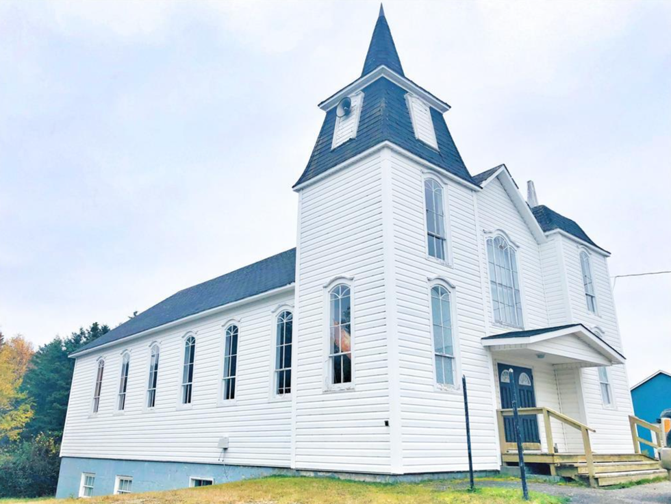This Canadian Church For Sale Is So Huge & It Costs Less Than 40K (PHOTOS) Narcity This Canadian Church For Sale Is So Huge & It Costs Less Than 40K (PHOTOS) Narcity