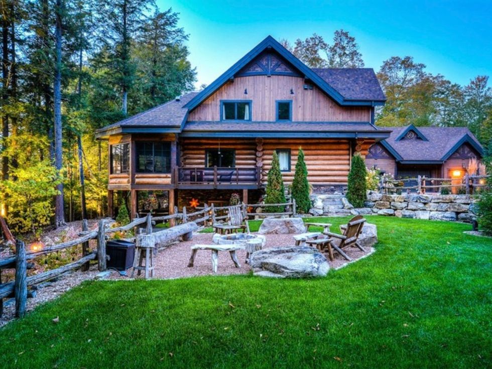 Quebec House For Sale Has Log Cabin Vibes & A Home Theatre Narcity