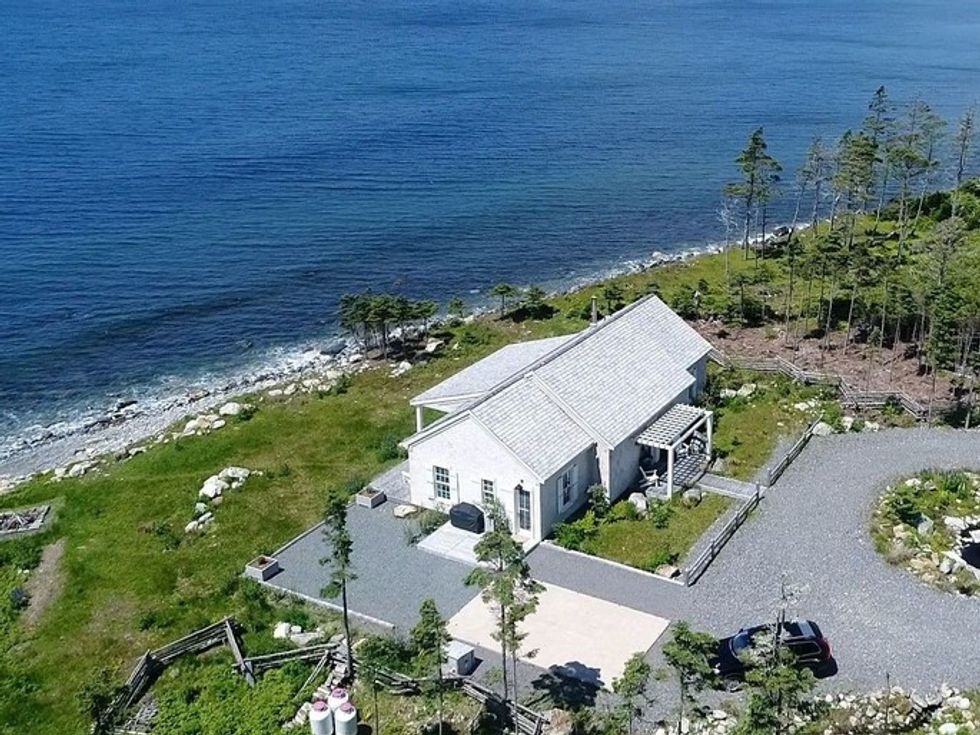 House For Sale In Nova Scotia Is Right On The Water & You Can Spot Seals In The Backyard Narcity House For Sale In Nova Scotia Is Right On The Water & You Can Spot Seals In The Backyard Narcity