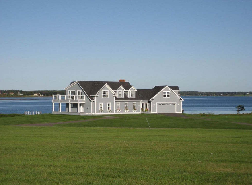 Mansion For Sale In PEI Has 7 Bedrooms & Costs Less Than A Toronto Condo (PHOTOS) Narcity Mansion For Sale In PEI Has 7 Bedrooms & Costs Less Than A Toronto Condo (PHOTOS) Narcity