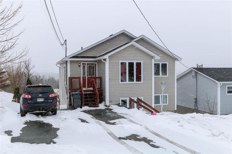 Houses For Sale In Newfoundland Are Huge & A MiniMansion Costs Less