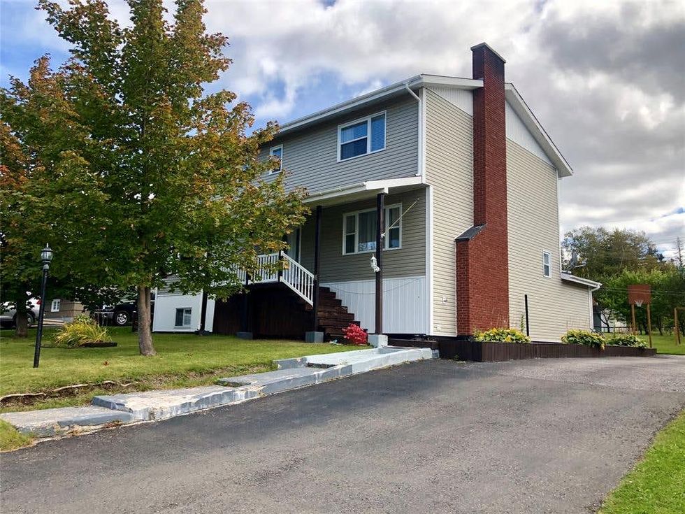 Houses For Sale In Newfoundland Are Huge & A MiniMansion Costs Less